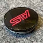 Заглушка колесного диска STI Subaru OEM